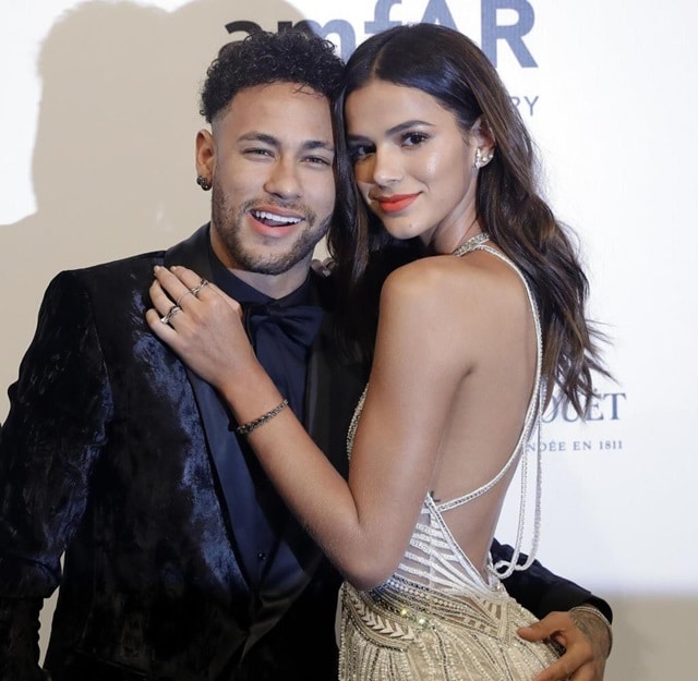 Chiêm ngưỡng dàn bạn gái hotgirl của cầu thủ bóng đá Neymar